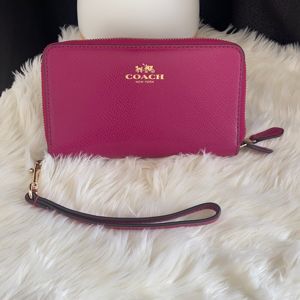 Coach wrist Wallet Magenta - great condition being sold as is. Please se…